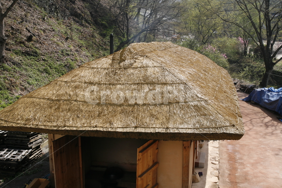초가집,초가지붕,가옥,전통,초가,시골,마을,풍경,landscape,country,rural,town,한국전통,한국문화,korean traditional,korean culture,건축물,건물외관,exterior,building,structure,architecture,construction