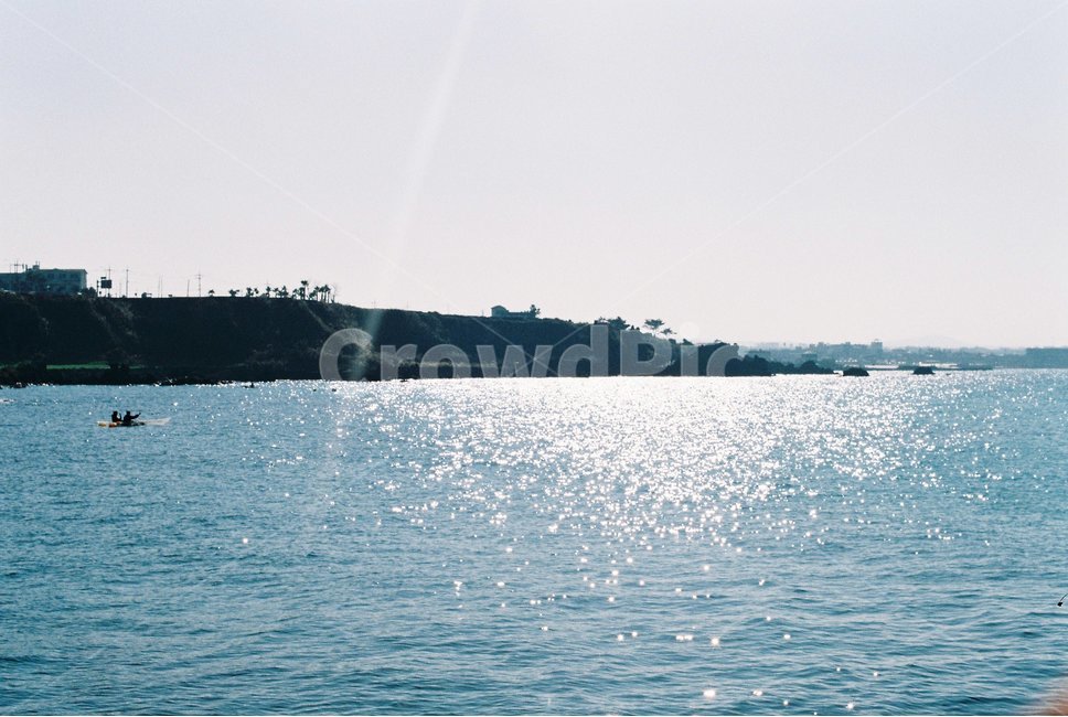 제주도,애월해변,해변,바다,풍경,배경,필름사진,필름카메라,film,filmpic,filmcamera,jejuisland,하늘,잔잔함,감성사진,윤슬,섬,햇살,햇빛,자연,풍경,nature,landscape,휴식,힐링,rest,relaxation,healing