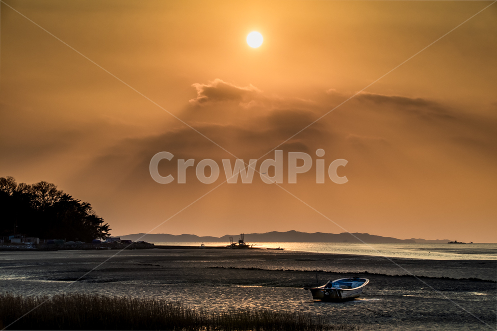 자연,풍경,일몰,갯벌,바다,강화도,하늘,구름,석양,nature,landscape,sunset,sky,clouds,자연,풍경,nature,landscape,한국자연풍경,한국자연경관,korea nature landscape,vehicle,차량,boat,보트,transportation,교통