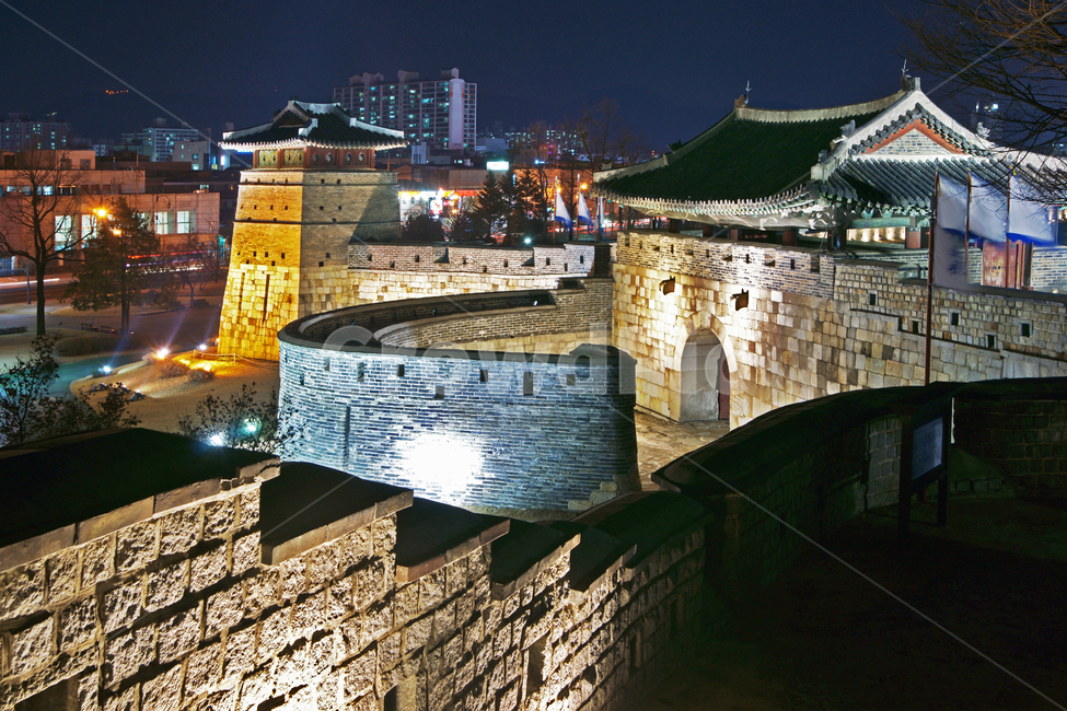 화서문,서북공심돈,수원화성,야경,옹성,유네스코세계문화유산,야경,밤,풍경,nightscape,night,landscape,한국전통,한국문화,korean traditional,korean culture,랜드마크,landmark,tourist attraction,한국랜드마크,한국관광지,한국명소,korea landmark,korea tourist attraction