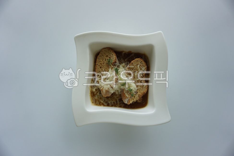 어니언수프,수프,양파수프,양파스프,어니언스프,양파,프렌치,프랑스요리,애피타이저,치즈,바게트,식사,음식,food,onion,onionsoup,그뤼에르,그뤼에르치즈,브라운,풍미,맛있는,채식