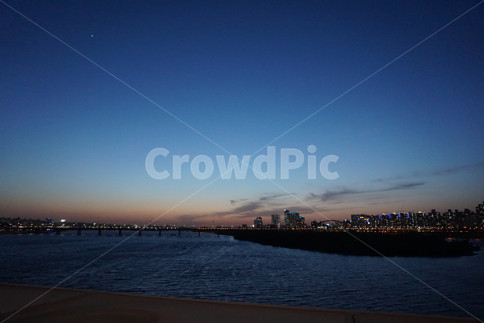 야경,초저녁,어스름한저녁,건물야경,서울아경,도로야경,푸른빛하늘,저녁하늘,야경,밤,풍경,nightscape,night,landscape,도시,city