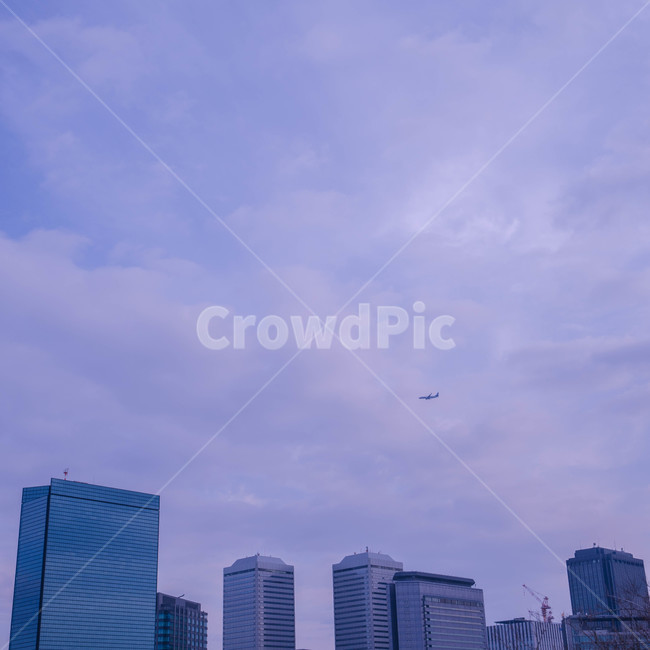 하늘,비행기,빌딩,도시,구름,도시,풍경,city,landscape,building,건물,office building,사무실 건물,metropolis,중심지,town,urban,어반,시티
