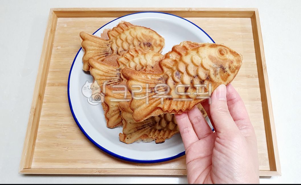 붕어빵,겨울간식,팥붕어빵,대나무쟁반,홈메이드간식,beanjambun,fishshapedbun,접시,winterfood,겨울음식,wintersnack