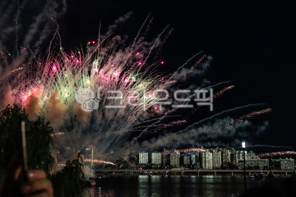 불꽃놀이,불꽃,flare,플레어,light,빛,lighting,조명,화려한,다채로운,colorful,축제,festival,fireworksfestival,피날레,fireworks,옥외,outdoors,여의도불꽃놀이,여의도불꽃축제,불꽃축제,여의도불꽃놀이축제,서울불꽃놀이,서울불꽃축제,서울불꽃놀이축제,한강공원,여의도한강공원,여의도공원