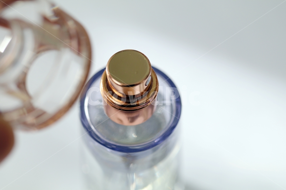뚜껑,닫다,열다,향수,투명한,케이스,뷰티,미용,beauty treatment,사물,물건,오브젝트,thing,object,matter