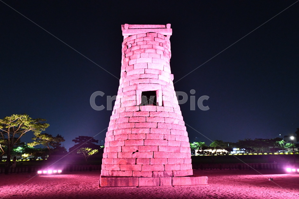 architecture,building,tower,탑,첨성대,야경,별,야경,밤,풍경,nightscape,night,landscape,랜드마크,landmark,tourist attraction,한국랜드마크,한국관광지,한국명소,korea landmark,korea tourist attraction