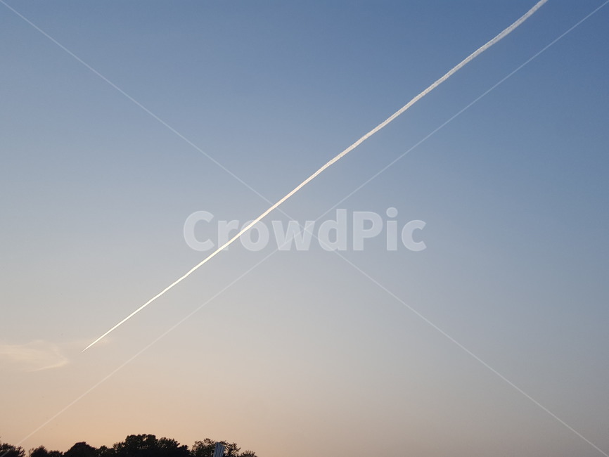 하늘,활주로,비행기,파린색,달,감성,sky,airplanerunaway,mood,landscape,feeling,sensible,blue,moon
