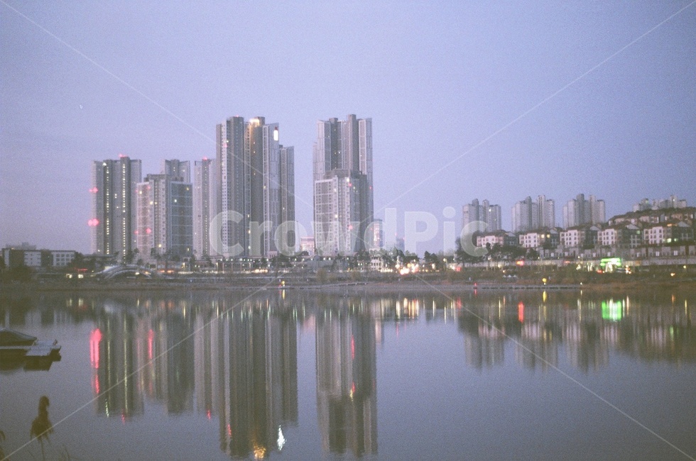 호수,아침,film,필름,필름카메라,도시,풍경,city,landscape,시티,high rise,고층 건물,town,building,건물,urban,어반