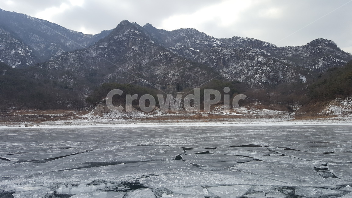 충주호,겨울충주호,얼음호수,단양팔경,눈내린호수,눈내린충주호
