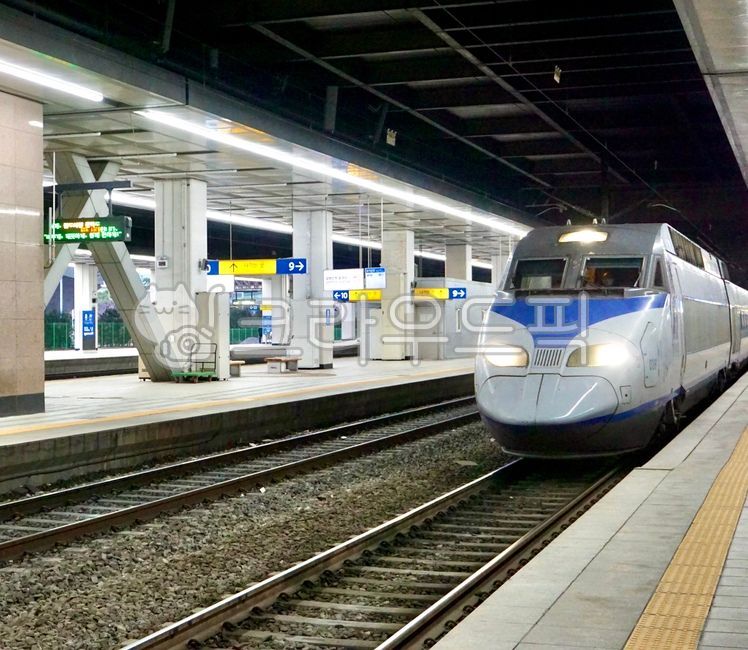역,기차,ktx,ktx역,역사,이동수단,여행,철도,철길,기찻길,train,transportation,교통,차량,terminal,터미널