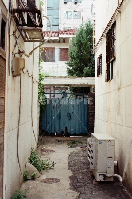 시골풍경,시골집,철문,필름사진,옛풍경,골목길,alley