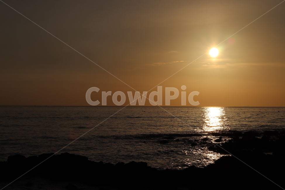 노을,sunset,해안가,해질녘,바다,바닷가,저녁,수평선,바탕,배경,따뜻한,쓸쓸한,밤,여름,선셋,자연,풍경,nature,landscape,flare,플레어,light,빛,sunlight,햇빛,outdoors,옥외
