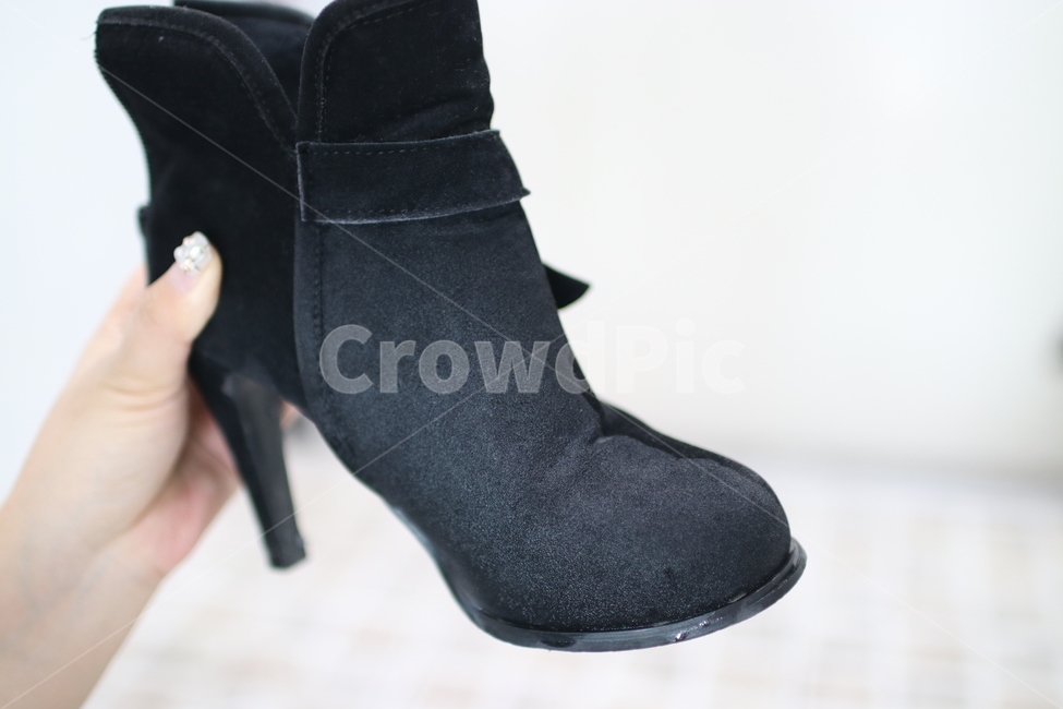신발,shoe,clothing,apparel,footwear,운동화,슬립온,힐,하이힐,의복,의류,신발류,구두,신발청소,신발세탁,신발세척,세척,실내화,실외화