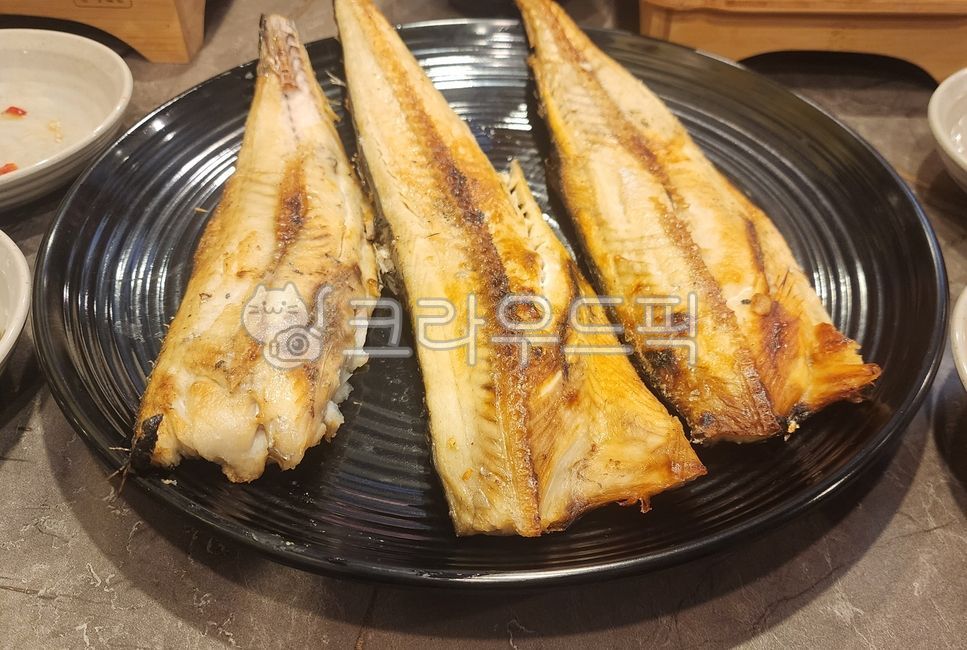 food,음식,생선,생선구이,구이,식사,한끼,한국음식,삼치,삼치구이,식당,요리,밥상,점심,저녁,메뉴,그릇,플레이트