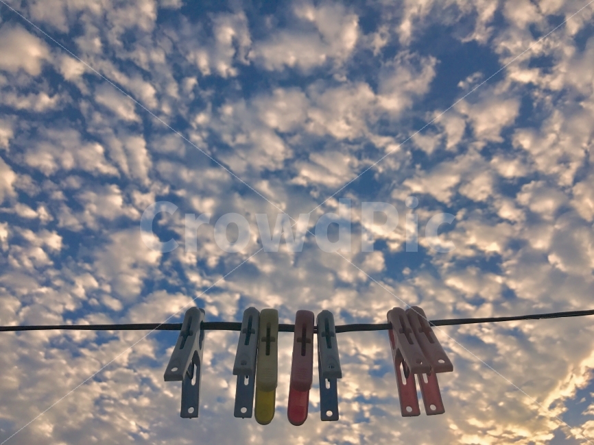 bluesky,빨랫줄,양떼구름,구름,하늘,파랑,따뜻한,어안렌즈,사물,물건,오브젝트,thing,object,matter