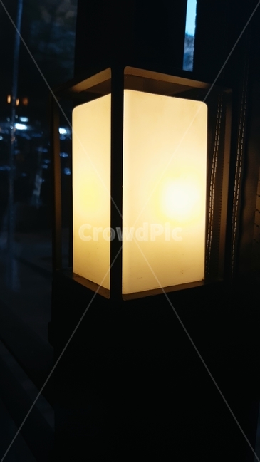 조명,불빛,빛,노란빛,전등