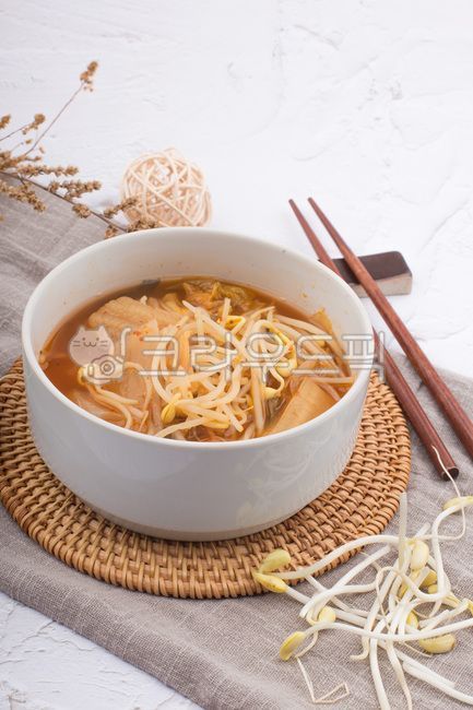 side dish,soup,Bean sprouts,kimchi,Kimchi soup,Kimchi bean sprout soup,kimchi soup,Bean sprout soup,vegetable,Bean sprout kimchi soup