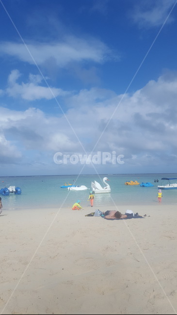 괌,투몬비치,오리배,썬탠,태닝,바다,모래사장,tanning,자연,풍경,nature,landscape,해변,바다,beach,sea,ocean,대양,water,물,outdoors,옥외,shoreline,해안선