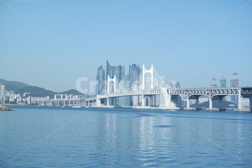 광안대교,바다,하늘,산,하늘색,맑음,sky,sea,도시,풍경,city,landscape,한국도시풍경,한국도시경관,korea cityscape,metropolis,중심지,building,건물,시티,town,urban,어반,high rise,고층 건물