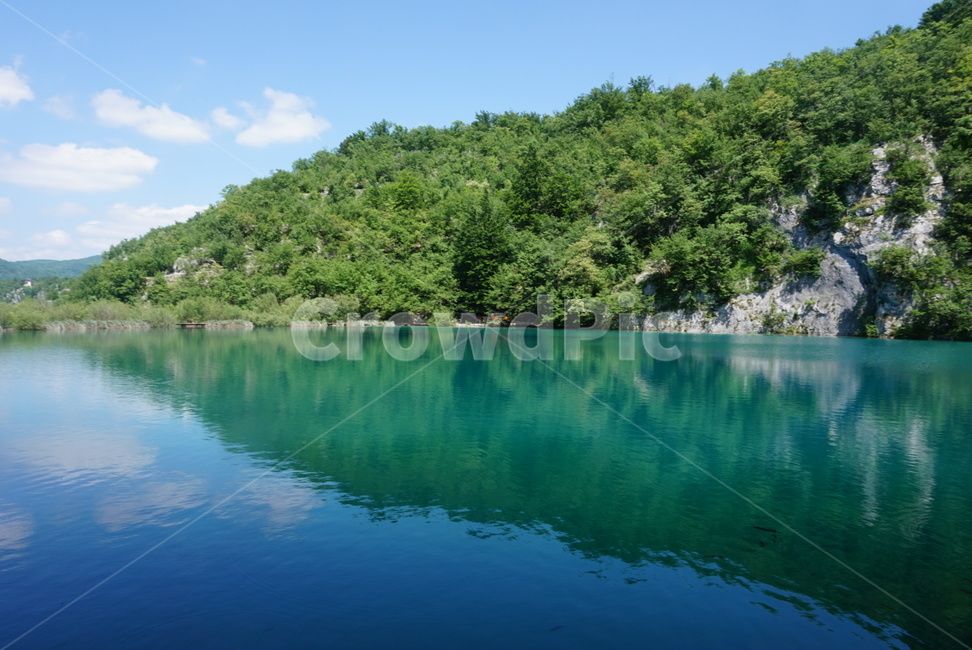 연못,옥빛물,산,숲,자연,경관,풍경,하늘,구름,뭉게구름,자연,풍경,nature,landscape,해외,외국,세계,foreign,oversea,world,세계자연풍경,해외자연풍경,외국자연풍경,world nature landscape,water,물,outdoors,옥외,land,땅,shoreline,해안선,ocean,대양,sea,바다
