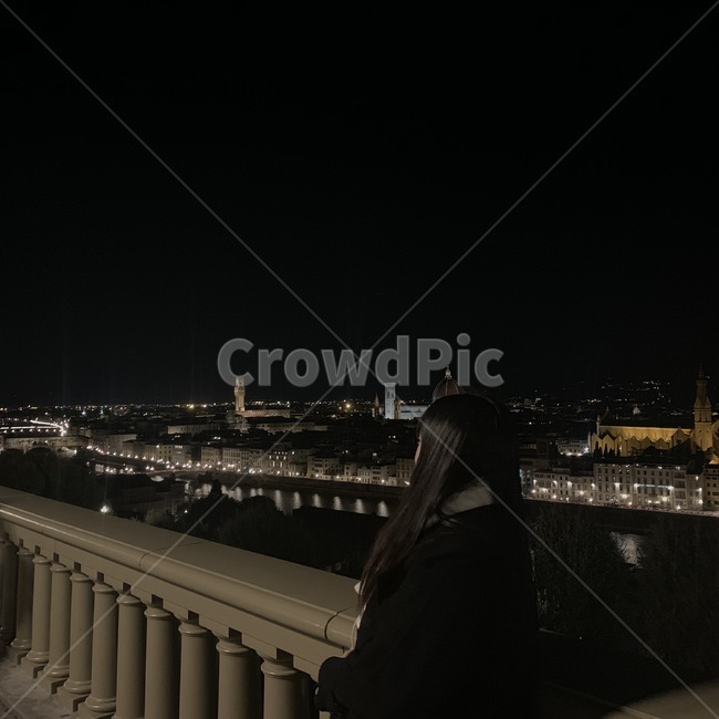 유럽,europe,이탈리아,italy,피렌체,firenze,야경,밤,night,nightview,railing,난간,human,인간,person,사람,뒷모습,back,인물,portrait,posteriorview,야경,밤,풍경,nightscape,night,landscape,사람,인물,인간,human,person,여성,여자,woman,female,lady