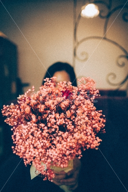 꽃,꽃다발,flower,도전,도전테마,연출,연출사진,예쁜사진,이쁜사진,색감,감성,분홍,핑크,배경,background,wallpaper,식물,자연,plants,nature,꽃,flower,기념일,축하,anniversary,congratulation,celebrate,celebration,사람,인물,인간,human,person,여성,여자,woman,female,lady,감정표현,기분,feeling,emotion,감성,sensible,연출,컨셉,콘셉,direction,concept