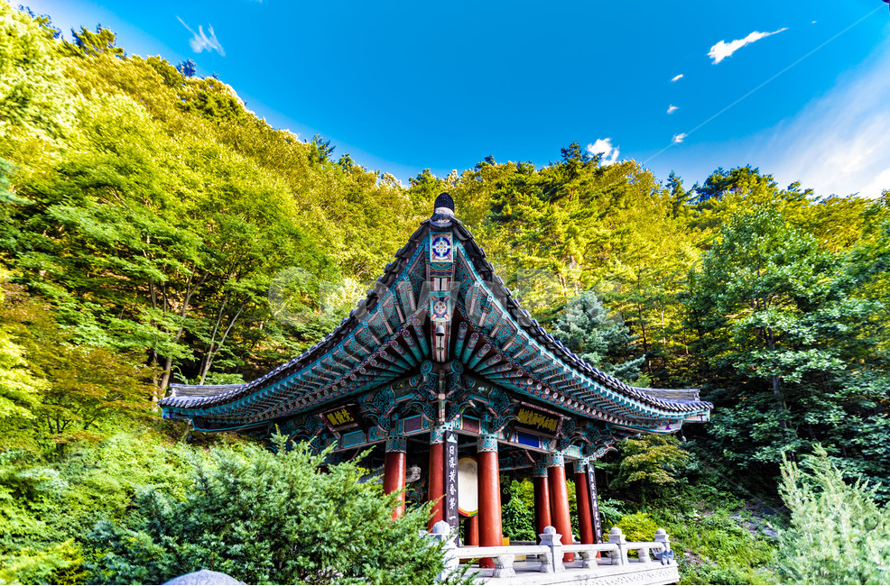구인사,종각,처마,단청,천태종,사찰,불교,구름,하늘,기와지붕,전통기와,전통건축물,건축물,건물,한국전통,한국문화,korean traditional,korean culture,건축물,건물외관,exterior,building,structure,architecture,construction