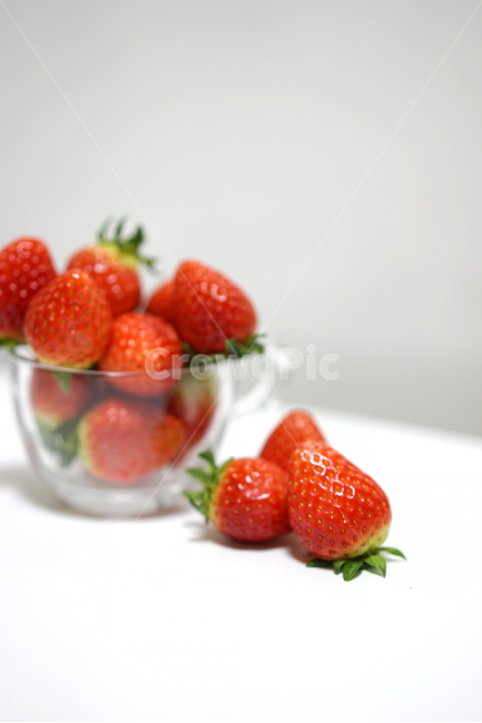 딸기,strawberry,과일,음식,겨울철과일,빨강,레드,red,베리,신선,스트로베리,음식,식재료,요리,food,cook,meal,dishes,food reserves,과일,열매,fruit