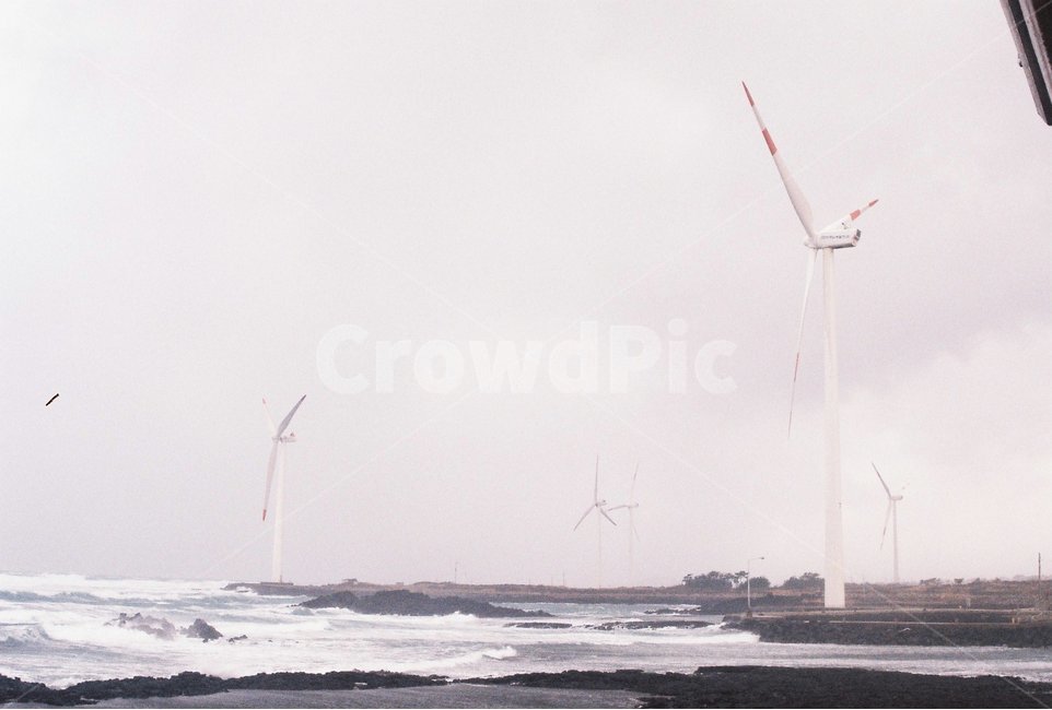 바다,풍경,자연,파도,제주도,바람,물,해변,맑음,시원함,자연,풍경,nature,landscape,한국자연풍경,한국자연경관,korea nature landscape,제주도,jeju,jeju island,감성,sensible,feeling,산업,industry,industrial,에너지산업,energy industry,engine,엔진,machine,기계,motor,모터,wind turbine,풍력 터빈,turbine,터빈