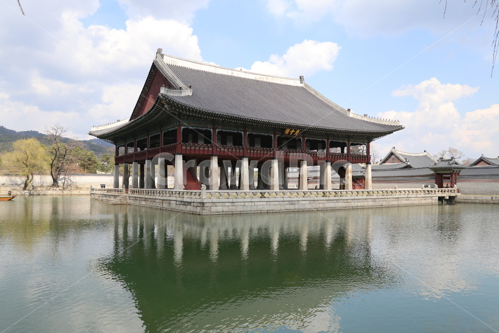 경회루,경복궁,봄,연못,한국전통,문화재,문화유산,국보,반사,목조건축,건축,건물,한국전통,한국문화,korean traditional,korean culture,랜드마크,landmark,tourist attraction,한국랜드마크,한국관광지,한국명소,korea landmark,korea tourist attraction