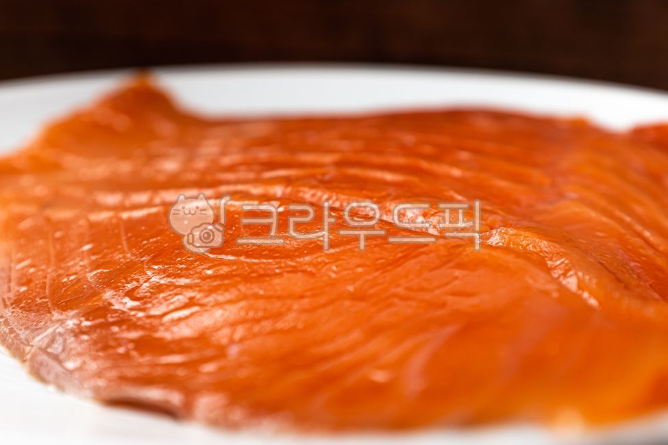 훈제연어,연어,훈제,훈제음식,해산물,슬라이스,슬라이스훈제연어,생선,음식,식사,식품,식료품,재료,식재료,음식재료,클로즈업,향이좋은,부드러운,음식,식재료,요리,food,cook,meal,dishes,food reserves