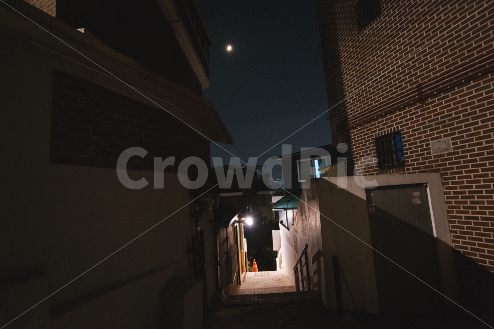 서울,골목,달,감성,가로등,도시,풍경,city,landscape,야경,밤,nightscape,night,골목길,alley,한국도시풍경,한국도시경관,korea cityscape,street,거리,building,건물,시티,town,road,도로,urban,어반