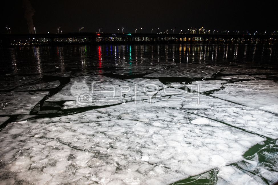 한파,얼어붙은,한강,한강다리,얼음,강물,서울,coldwave,frozen,hanriver,hanriverbridge,ice,riverwater,seoul
