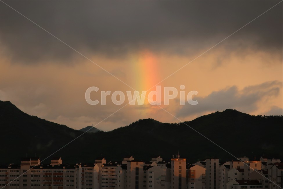 구름,먹구름,무지개,하늘,기상,현상,산,아파트,풍경,배경,도시,풍경,city,landscape,한국도시풍경,한국도시경관,korea cityscape