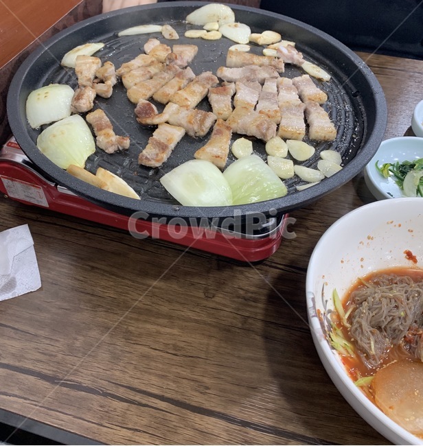 음식,삼겹살,돼지고기,요리,점심메뉴
