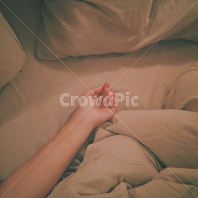 침실,이불,blanket,bedding,손,감성사진,사람,인물,인간,human,person,신체일부,몸,body