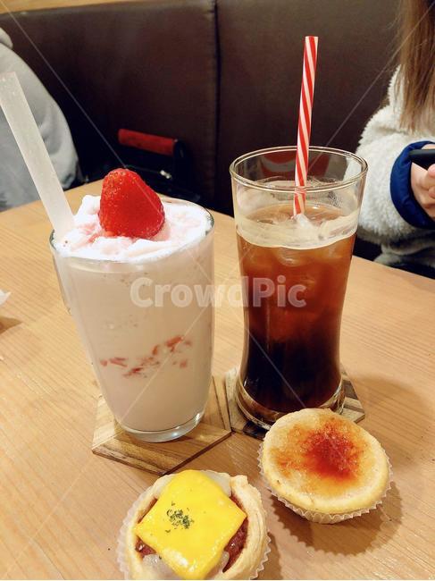 합정,딸기라떼,아이스아메리카노,타르트,합정카페,달콤한,디저트,음식,식재료,요리,food,cook,meal,dishes,food reserves,디저트,간식,후식,dessert,snack,음료수,drink,beverage,커피,카페,coffee,cafe