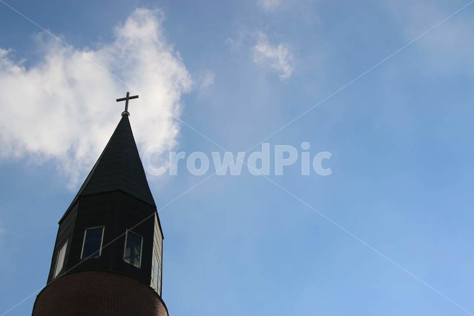 교회,architecture,건축물,탑,뾰족한탑,spire,첨탑,하늘,구름,십자가,종교,신앙,religion,belief,faith