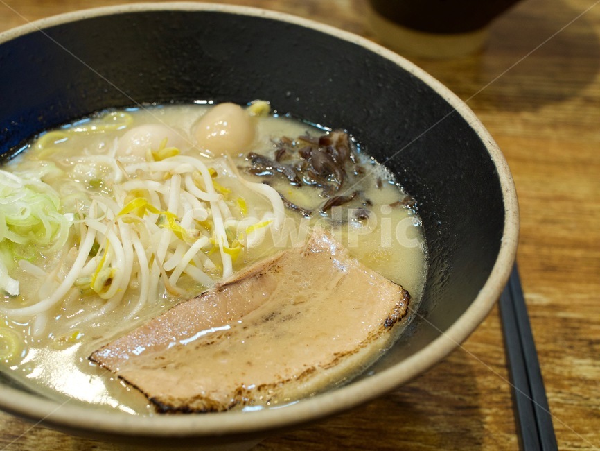 Japanese Ramen,soup,lunch,Japanese food,japan,chopsticks,noodle,Shiro Ramen,pork,food,Lunch,meal,ramen,meat,Soup food
