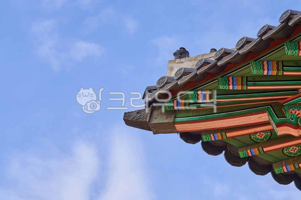 하늘,궁궐,처마,구름,파란하늘,궁,전통,한국적,전통적,집,건물,building,어처구니,창덕궁