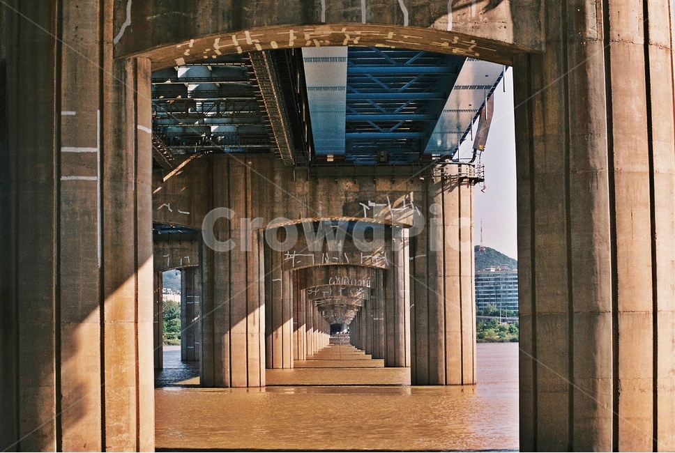 다리,한강,균형,대칭,bridge,hanriver,balance,symmetry,건축물,건물외관,exterior,building,structure,architecture,construction