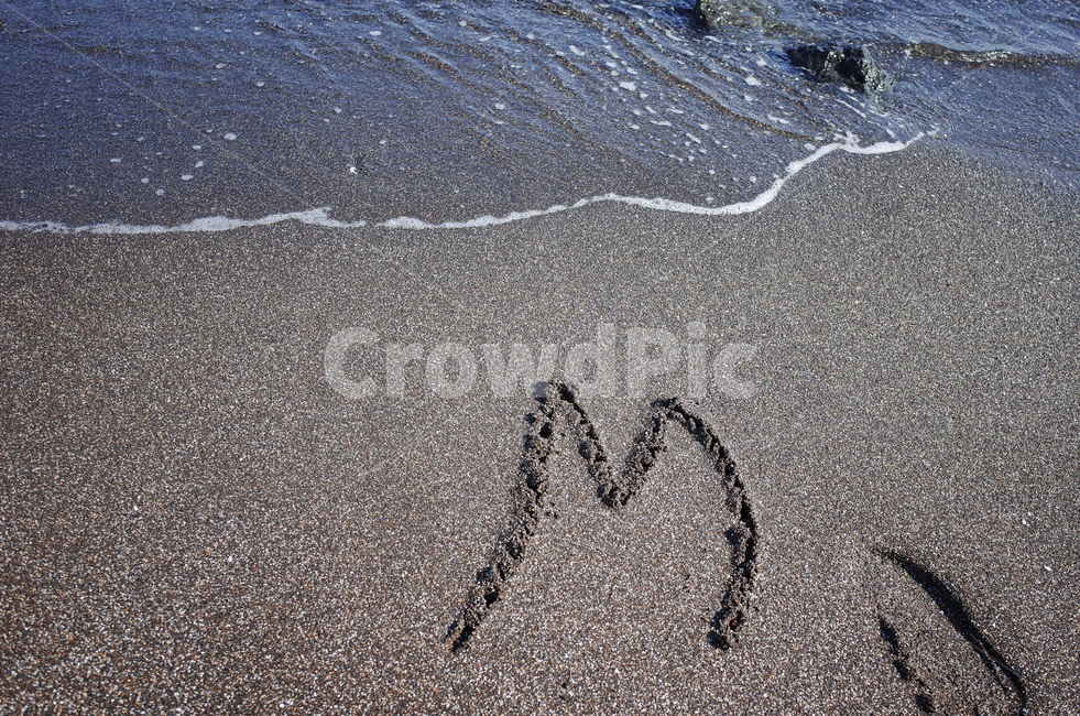 sand,모래,nature,자연,outdoors,옥외,shoreline,해안선,water,물,알파벳,alphabet,sea,바다,해변,beach