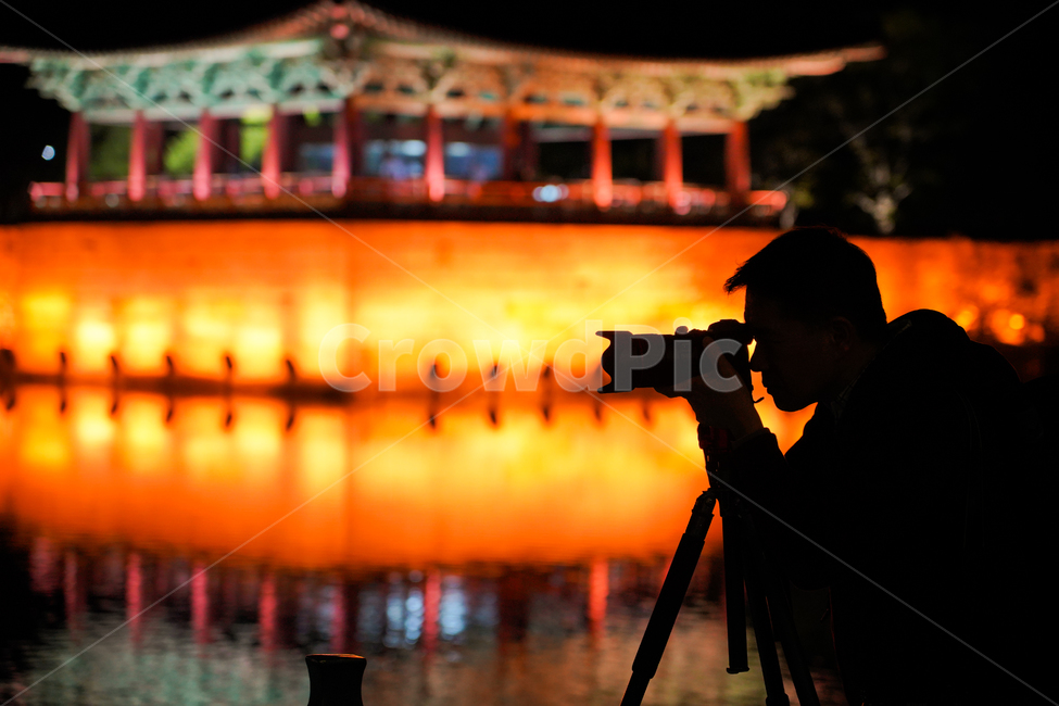 사진,사진찍는사람,촬영,동궁과월지,실루엣,안압지,경주,출사,인물,카메라,사람,인간,야경,문화재,밤,한옥,한국문화,건물,여행,건축물,architecture,building,temple,호수,공원,사람,인물,인간,human,person,인물실루엣,사람실루엣,character silhouette,human silhouette,사진작가,포토그래퍼,photographer