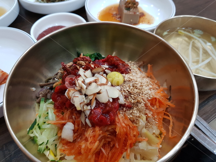 비빔밥,육회비빔밥,한식,상차림,육회