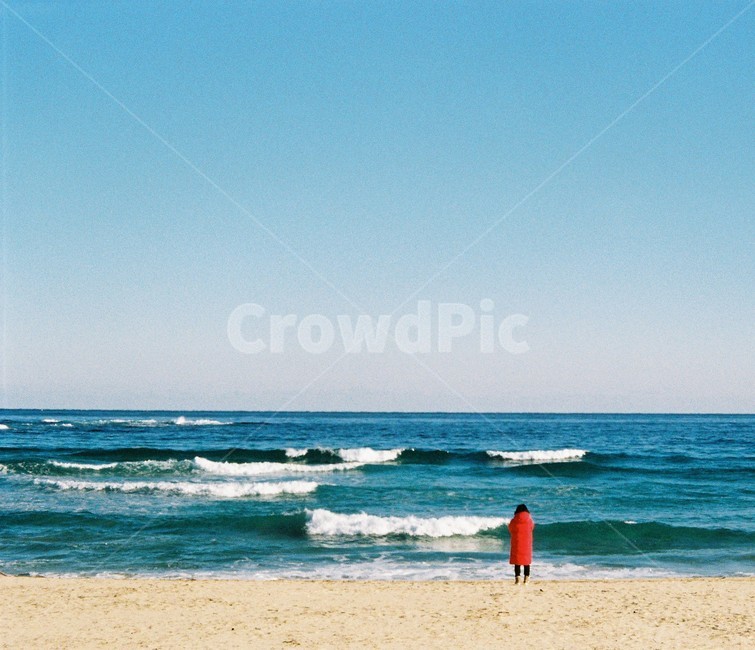 겨울,인물,바다,겨울바다,감성사진,힐링,뒷모습,감성,아날로그,분위기,mood,winter,sea,wintersea,atmosphere,travel,trip,여행,겨울여행,겨울바다여행,강원도,주문진,자연,풍경,nature,landscape,해변,바다,beach,sea,사람,인물,인간,human,person,여성,여자,woman,female,lady,여행,휴가,traveling,vacation,trip,감성,sensible,feeling,색깔,색상,색채,색감,color sense,color sensitivity,feeling of color,outdoors,옥외,water,물,ocean,대양,shoreline,해안선