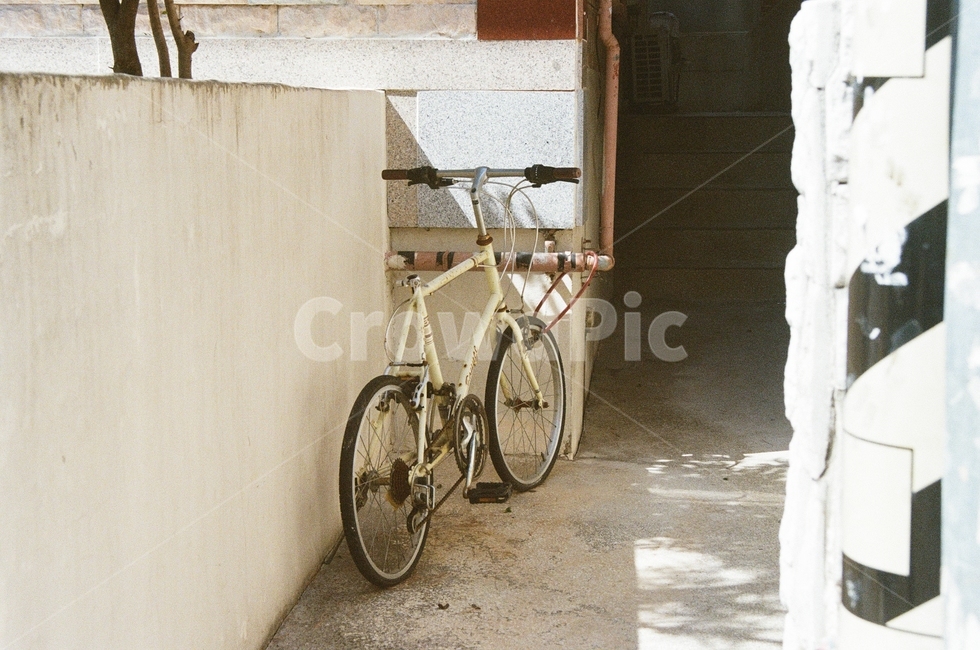 자전거,골목,그림자,베이지,bicycle,beige