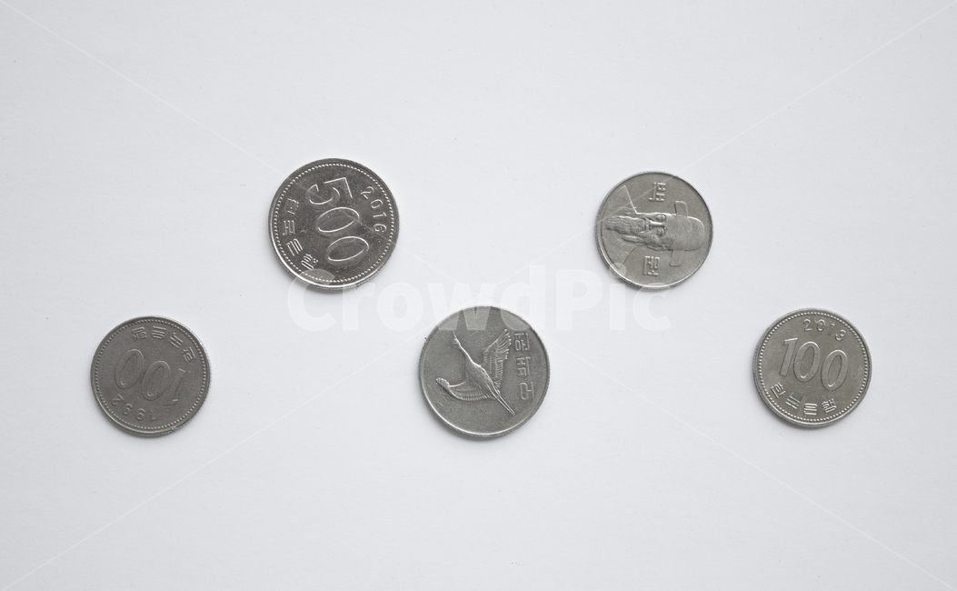 한국,동전,금융,한국동전,돈,money,coin,korea,500원,500,흰배경,금속,실버,은색,koreacoin,metal,banking,cash,won,100,100원,탑앵글,탑뷰,탑