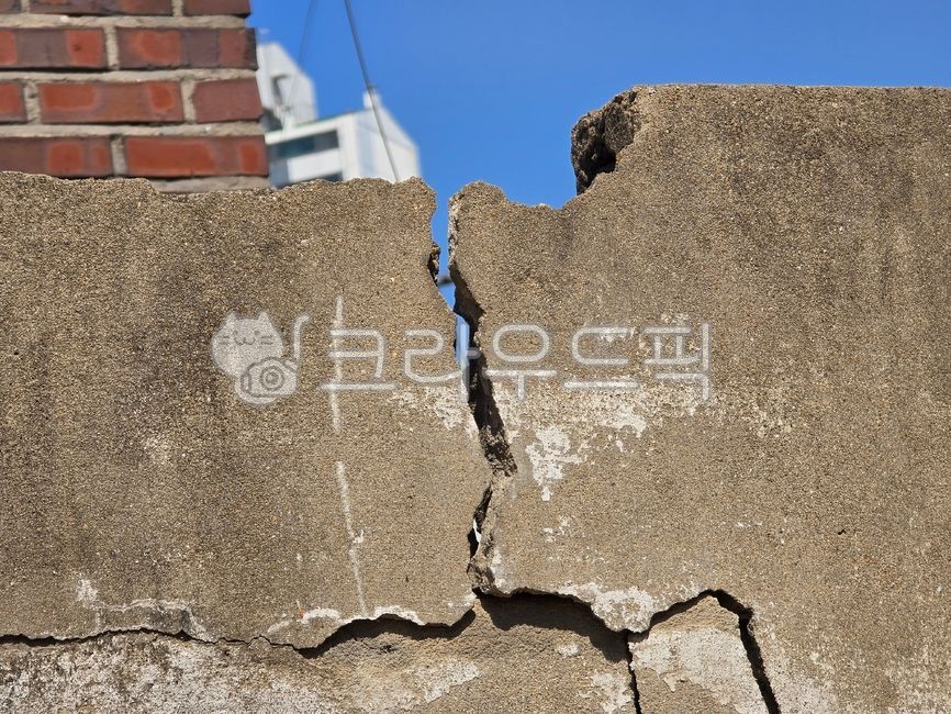 crack,fence,wall,collapse,split,wall,split wall