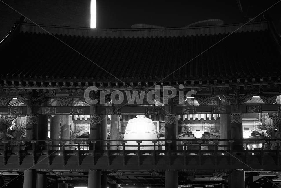보신각,야경,신년,종각,종,청계천,건물,건축,예술,빈티지,vintage,흑백,blackandwhite,korea,seoul,도시,도심,nightlight,조형물,한국전통,한국문화,korean traditional,korean culture,흑백,모노톤,monochrome,black and white,건축물,건물외관,exterior,building,structure,architecture,construction
